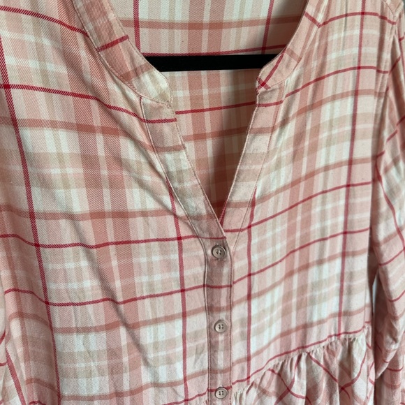 🩷 Pink Plaid Button-Up Peplum Top with Frayed Hem size Medium - Picture 4 of 9